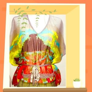 💃🏻5/$20 Magazine Sheer Abstract Artsy Top💃🏻